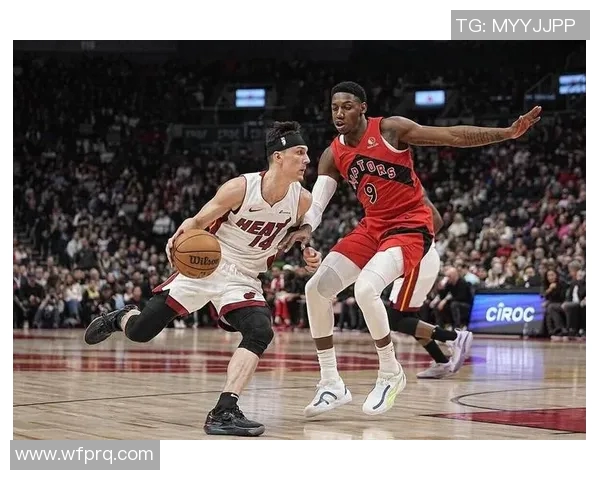 猛龙队新赛季首场比赛告捷，球迷欢呼不止